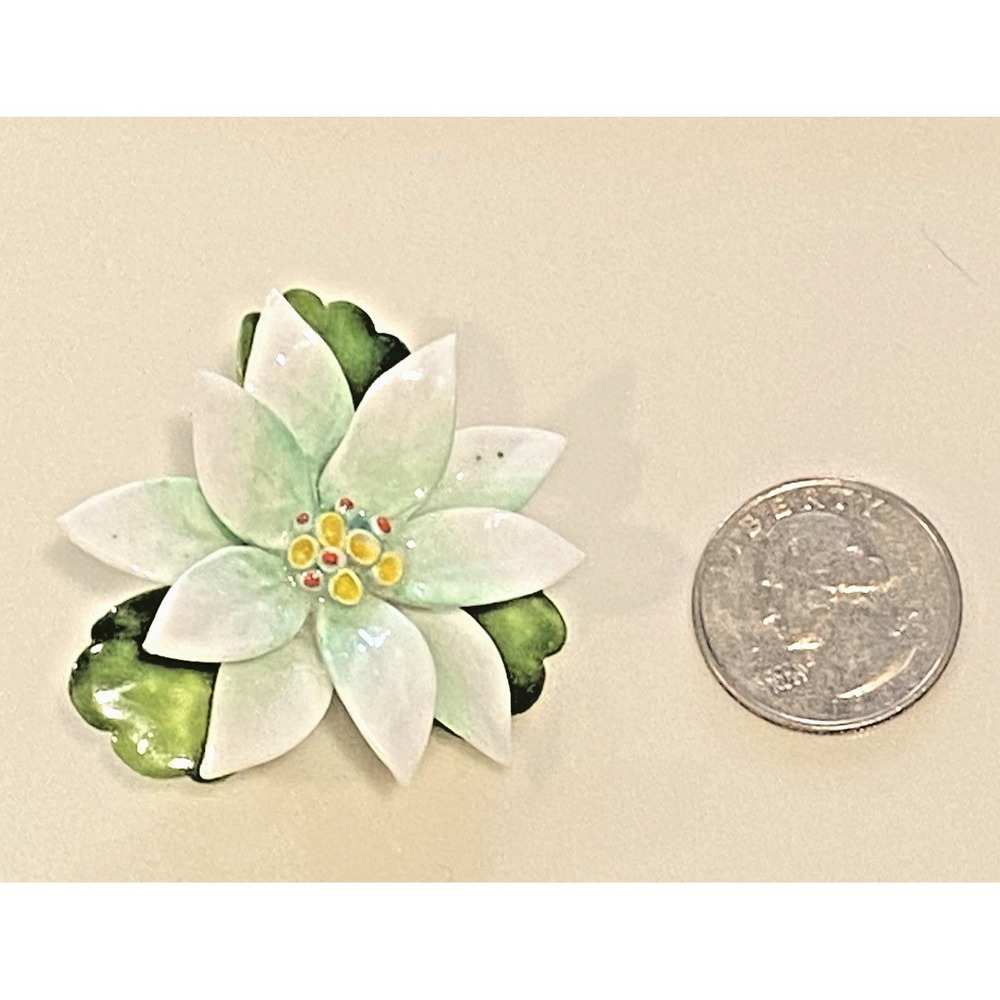 Vintage Cara China Staffordshire Brooch White Green Poinsettia Flower 2" Round - Picture 3 of 4